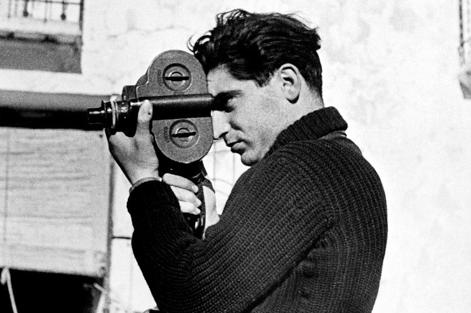 robert_capa - black and white photographers