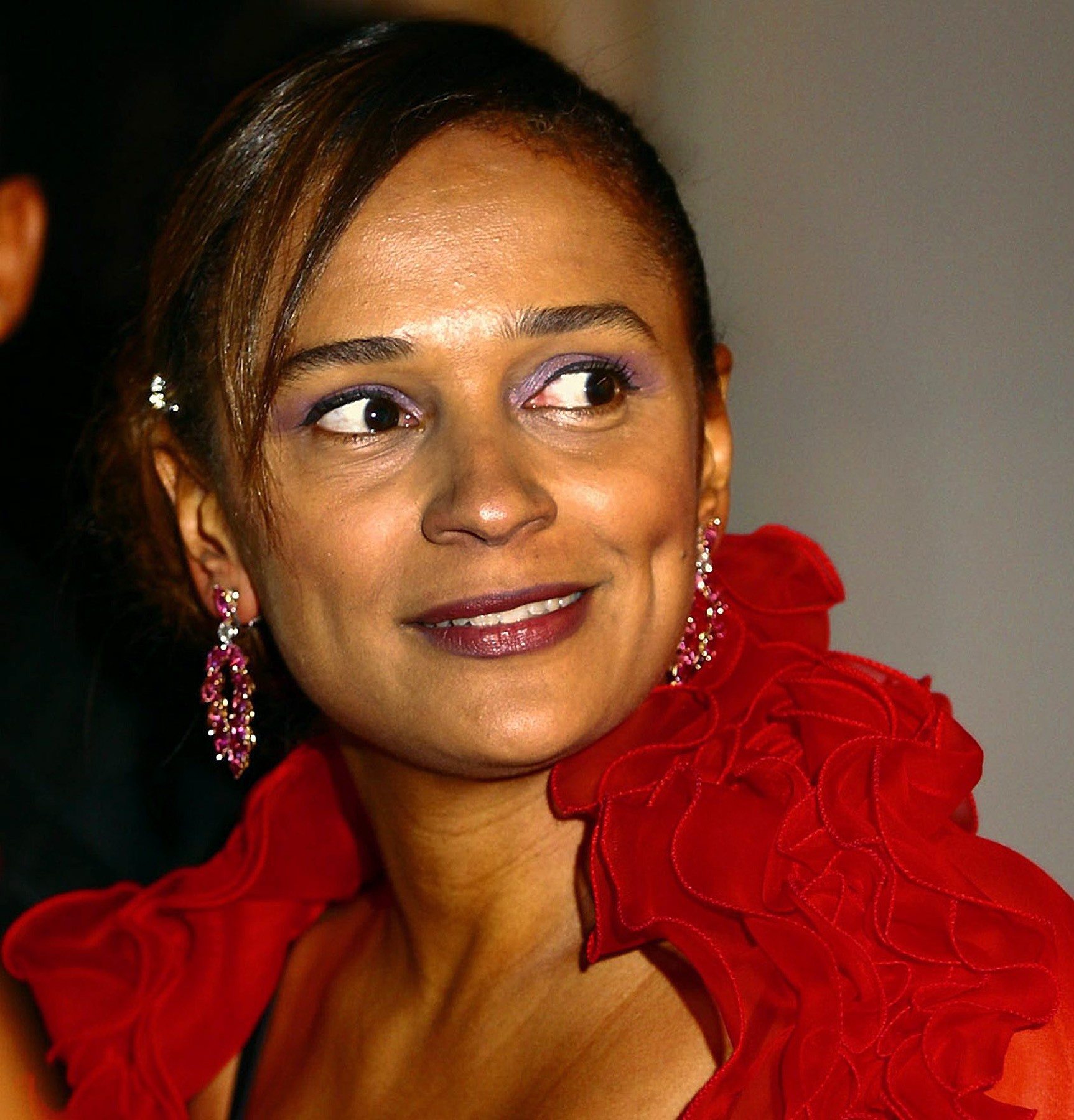 ISABEL DOS SANTOS SMILING IN LUANDA