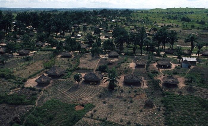 Traditional-village-among-the-Luba-people-near-Mbuji-Mayi-Congo 1