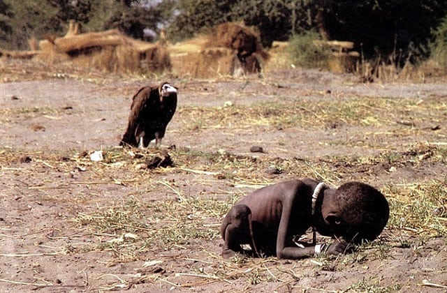 Kevin Carter Sudanese girl photo