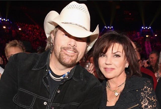 Toby Keith y su esposa