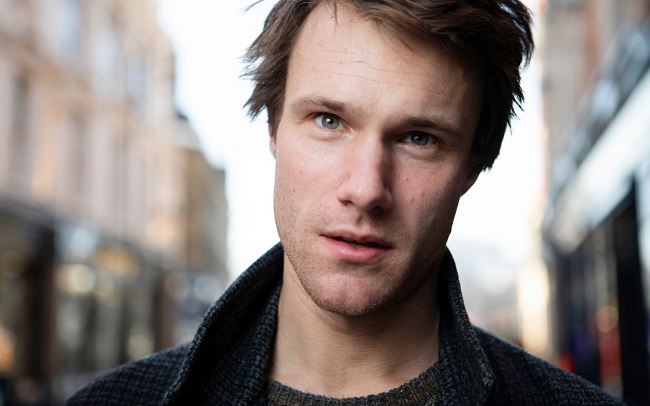 Hugh Skinner – Biography and Personal Life, Movies and TV Shows