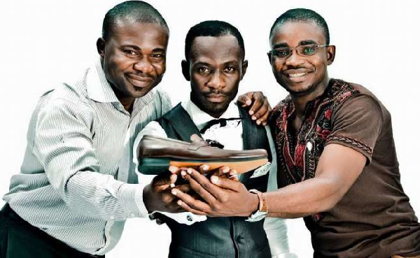 Okyeame Kwame with Tonyi Senayah (right) and another presenting a Horseman shoe